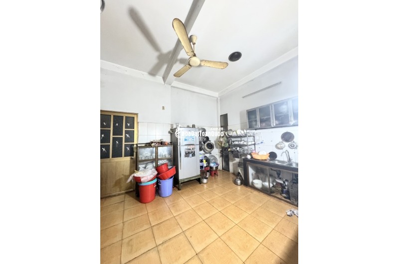 Bán nhà Phường Thủ Đức, đường Hồ Văn Tư, 110m2, 3 tầng, 4PN, sổ hồng, giá 5.7 tỷ. LH: 0933125879